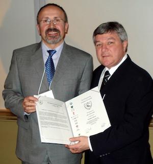 Dr. Ibrahim Dincer (left) receives EIC Fellowship from Mr. Tony Bennett, president, EIC on March 5 in Ottawa, Ontario. 