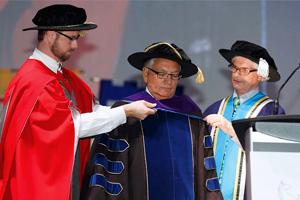 Gary Edgar honorary doctorate at UOIT