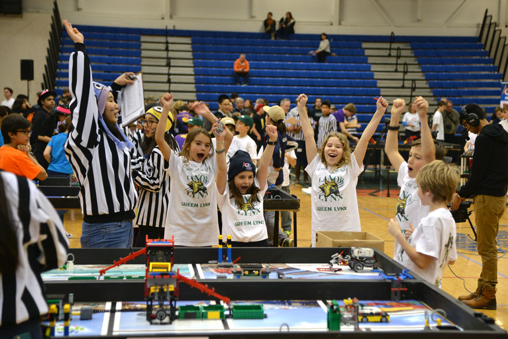 Team Green Lynx of Lanor Junior Middle School, Etobicoke, Ontario, at the 2016 FLL Ontario East Provincial Championships.