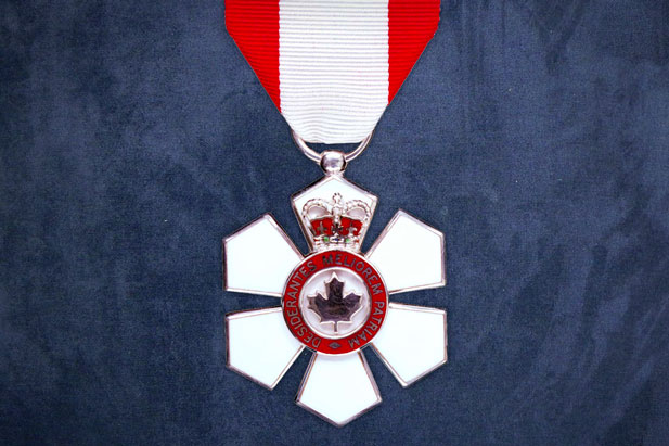 Insignia representing a Member of the Order of Canada.