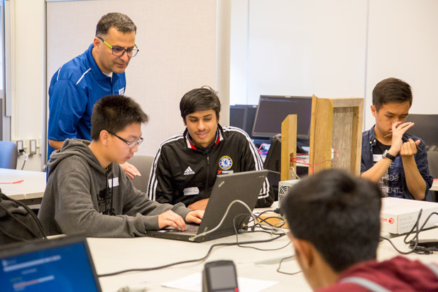 Khalil El-Khatib, PhD (standing), Assistant Professor, Faculty of Business and Information Technology (FBIT) provides instruction to visiting students participating in FBIT's inaugural High School Week initiative.