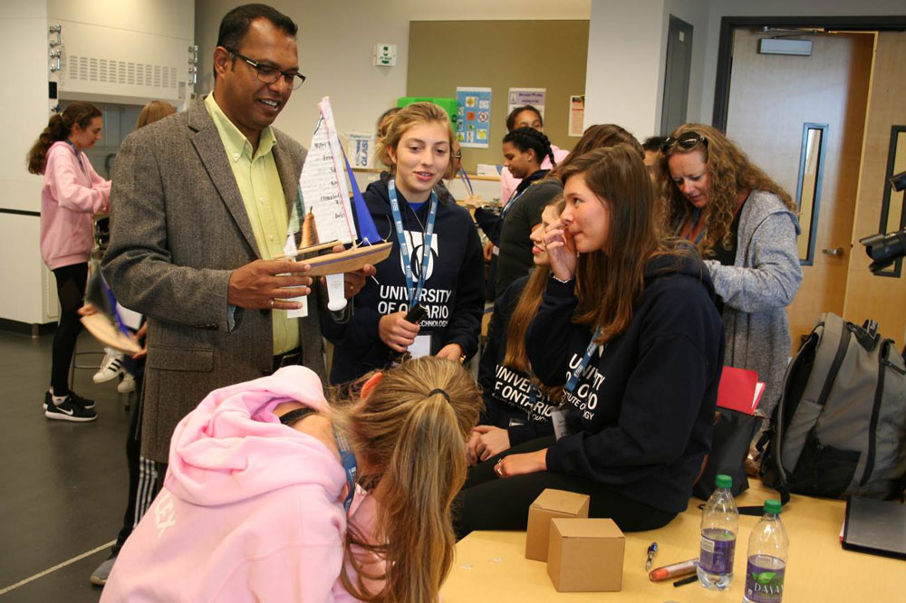 Bermuda High School students receive some helpful pointers from Sharman Perera.