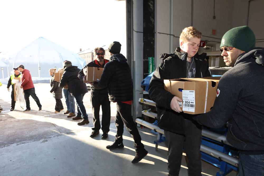 This year, volunteers helped pack a record number of 150 food hampers to help student families enjoy happier holidays.