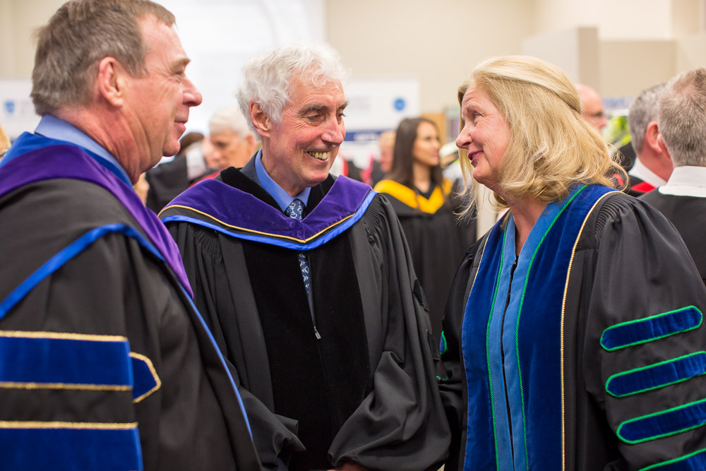 Dr. Ronald Bordessa (centre), the university's second President and Vice-Chancellor (2006 to 2011).