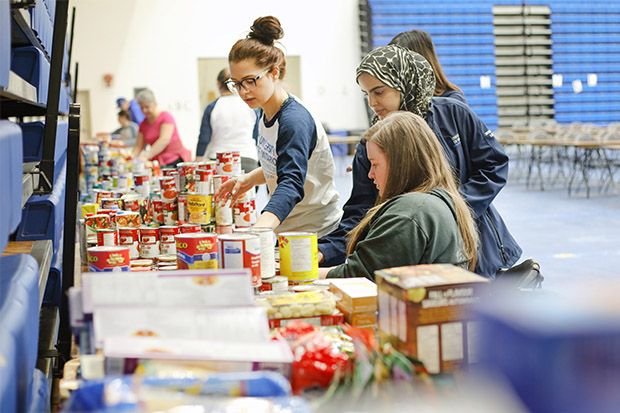 On Hamper Packing Day (December 16), volunteers rolled up their sleeves to help sort, pack and deliver food to students in need. 