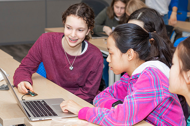 Cindy Sanford (left), a Grade 9 student from St. Thomas Aquinas Secondary School in Brampton, Ontario teams with Wing Chang (at keyboard), a Grade 6 student from Windham Ridge Public School in Richmond Hill, Ontario, and other participants at Go CODE Girl at the University of Ontario Institute of Technology (February 9, 2019).