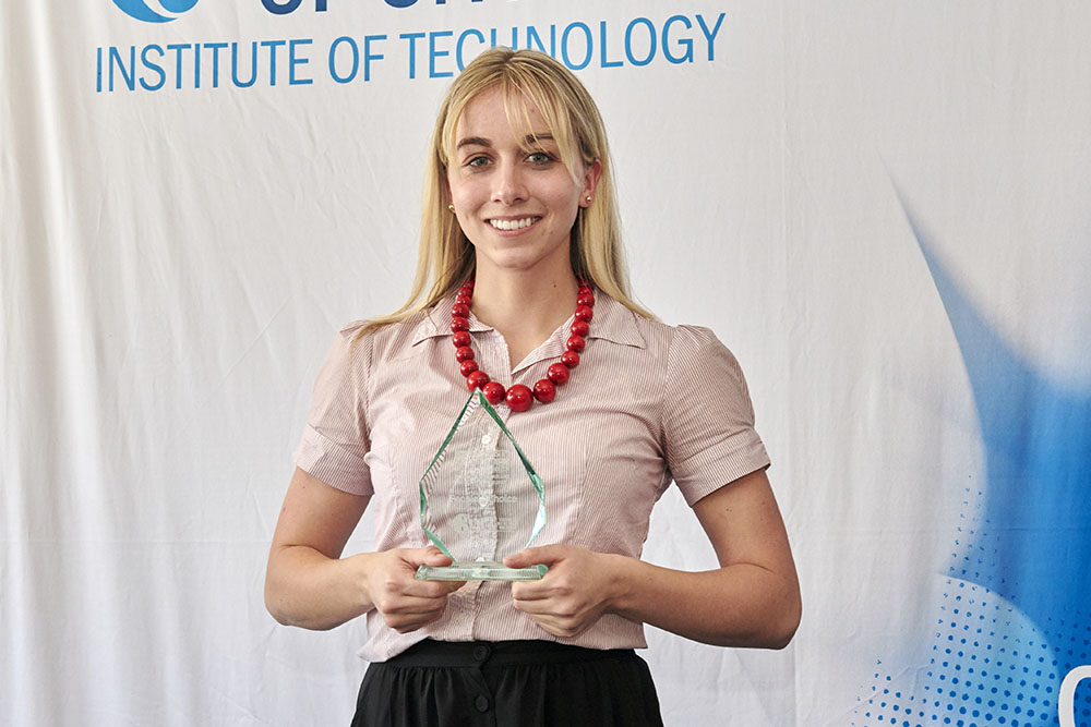 People's Choice Winner: Nadia Laschuk, PhD (Materials Science) candidate.