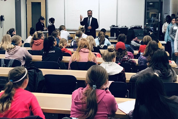 Ontario Tech University President Steven Murphy welcomes the October 16 Cyber Girls Ambassador Program participants.