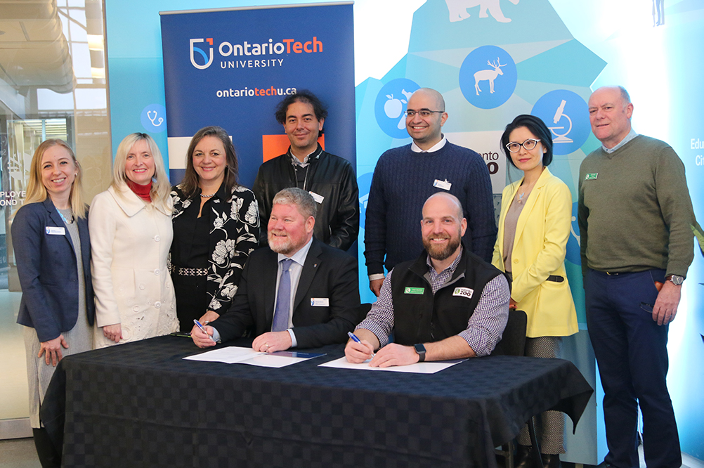 Michael Bliemel, PhD, Dean, Faculty of Business and Information Technology, Ontario Tech University (front left) and Dolf DeJong, CEO, Toronto Zoo (front right) alongside representatives of Ontario Tech University and Toronto Zoo. Photo Credit: Toronto Zoo
