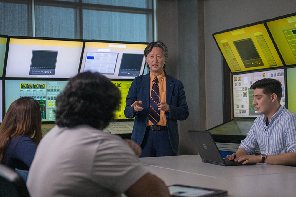 Dr. Akira Tokuhiro (speaking), Dean, Faculty of Energy Systems and Nuclear Science, Ontario Tech University.