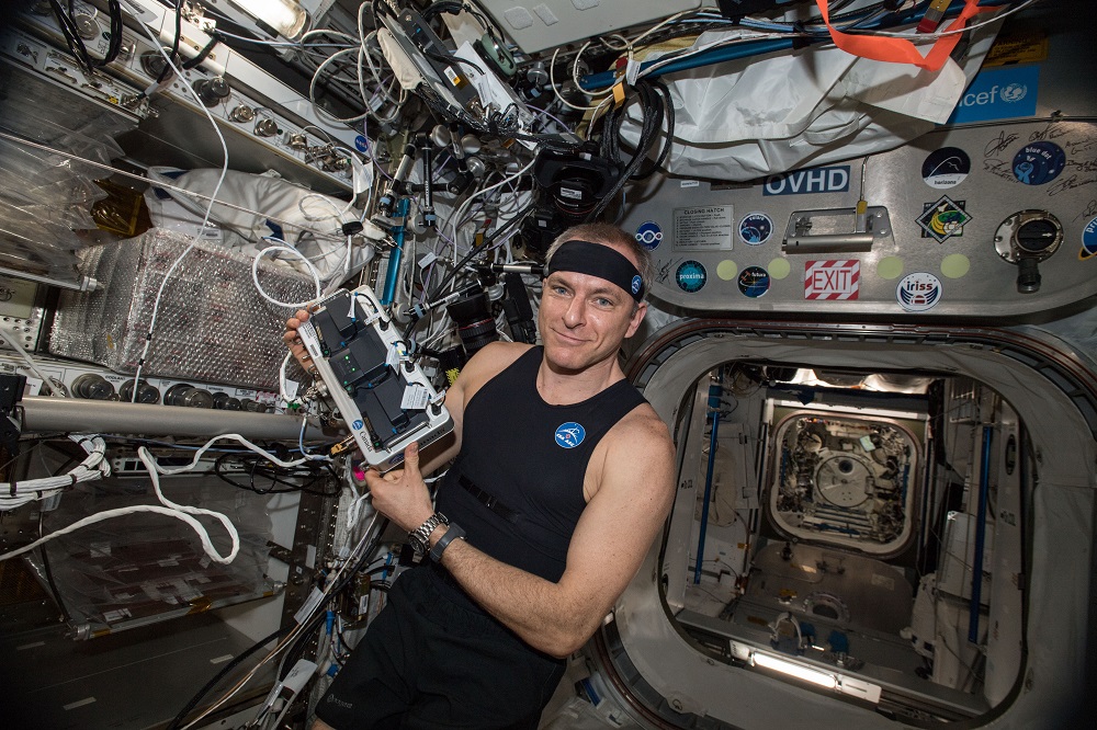 Canadian Space Agency astronaut David Saint-Jacques tries the Bio-Monitor, a new Canadian technology, for the first time in space. The innovative smart shirt system is designed to measure and record astronauts’ vital signs. (Credit: Canadian Space Agency/NASA).