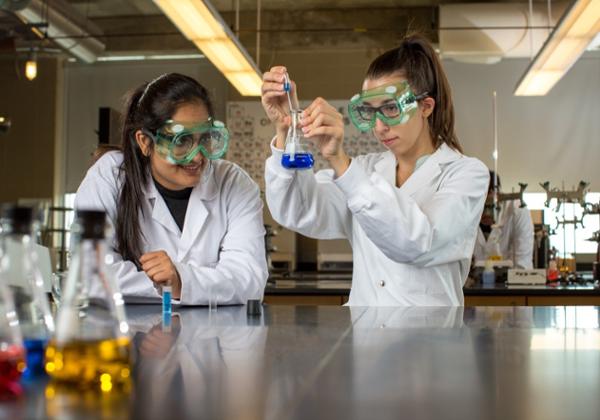 Ontario Tech students experiment in a science lab at the university's north Oshawa campus location.