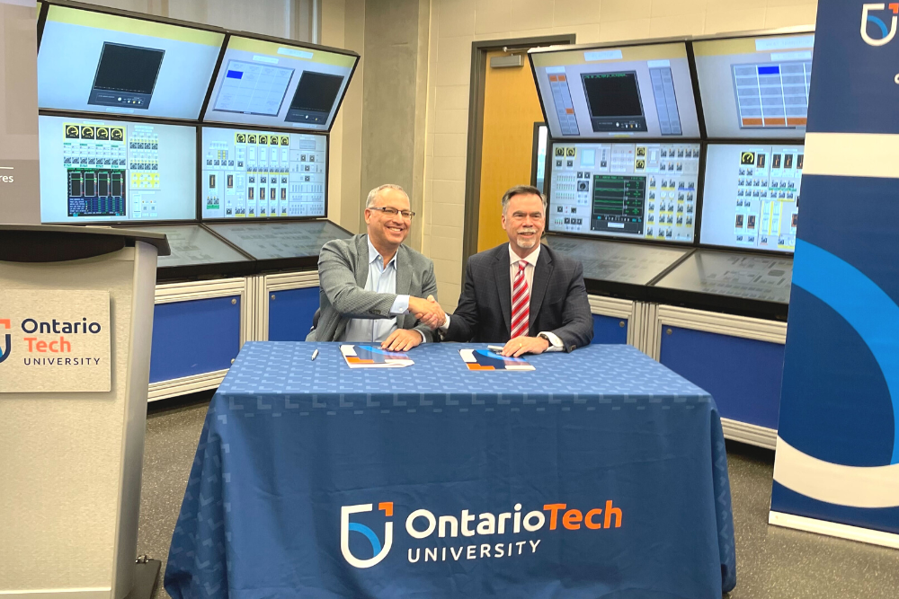 Memorandum of Understanding signing ceremony with Dr. Steven Murphy, President and Vice-Chancellor, Ontario Tech University (left) with Dr. Jeff Griffin, Vice-President, Science and Technology, Canadian Nuclear Laboratories (November 28, 2022).