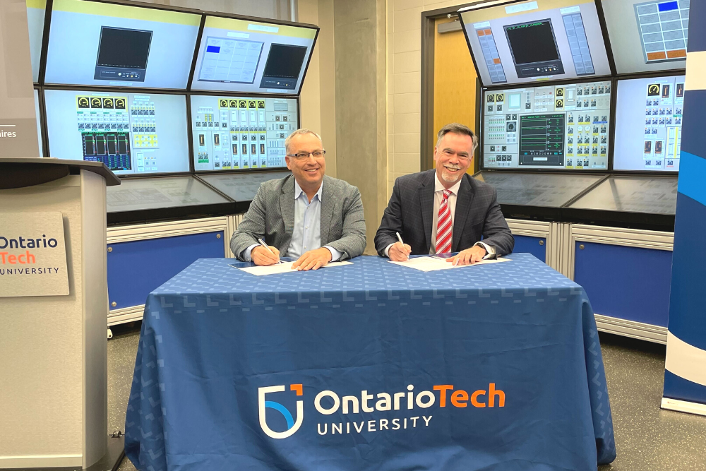 Memorandum of Understanding signing ceremony with Dr. Steven Murphy, President and Vice-Chancellor, Ontario Tech University (left) with Dr. Jeff Griffin, Vice-President, Science and Technology, Canadian Nuclear Laboratories (November 28, 2022).