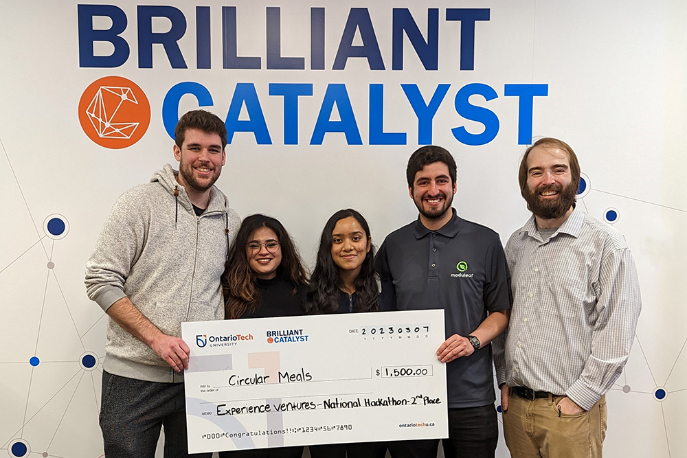 image of Ontario Tech students in Expcheque Ventures cheque presentation.