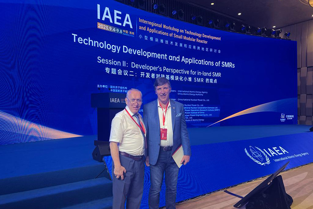 Dr. Vladimir Artisiuk, IAEA Small Modular Reactor and Fusion Senior Nuclear Expert (left); and Dr. Les Jacobs, Vice-President, Research and Innovation, and Director, IAEA Collaborating Centre, Ontario Tech (at the IAEA Interregional Workshop on Small Modular Reactors in Sanya, China, September 6, 2023).