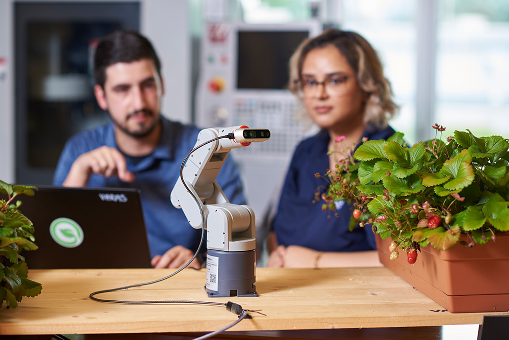 The robotic Autonomous Intelligent Monitoring System developed by Moduleaf Technologies is designed to provide real-time intelligent monitoring of plant health and growth cycles and use various machine learning models to optimize the controls of the farm environment to ensure maximum crop yield.  