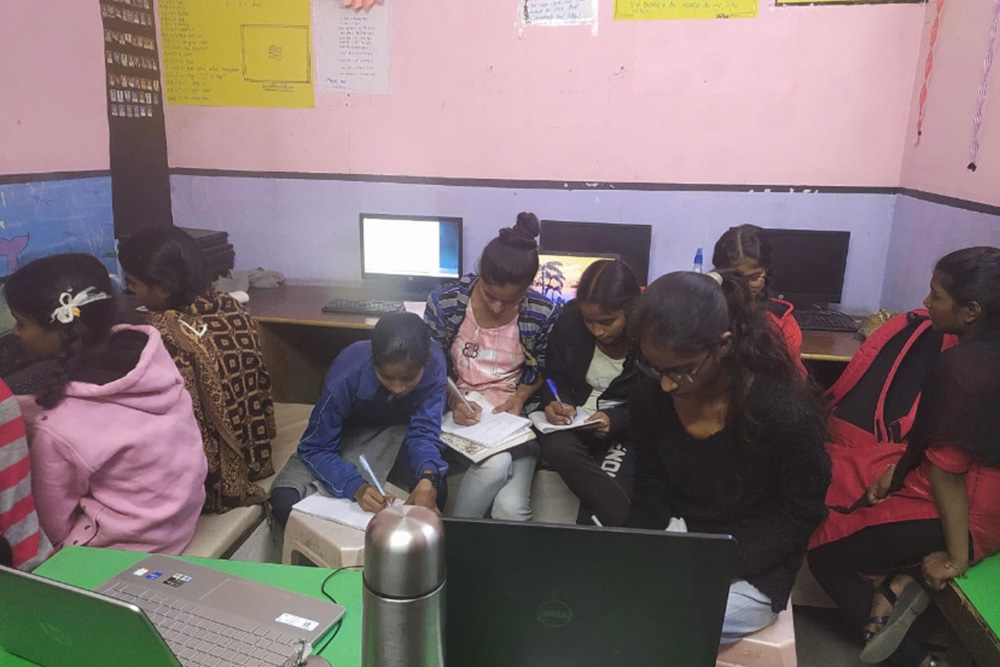 Go Girl Organization coding workshop for girls.