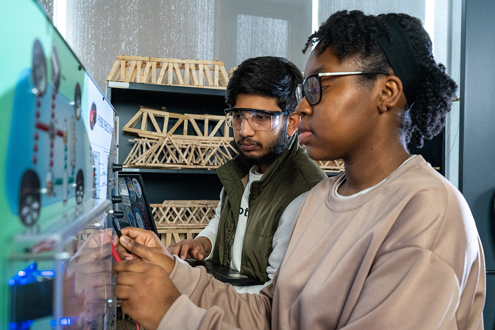 image of Ontario Tech students in an engineering laboratory