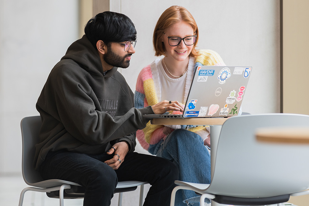 A new system uses indicators such as low grades or missed assignments to alert academic advisors earlier and get students help.